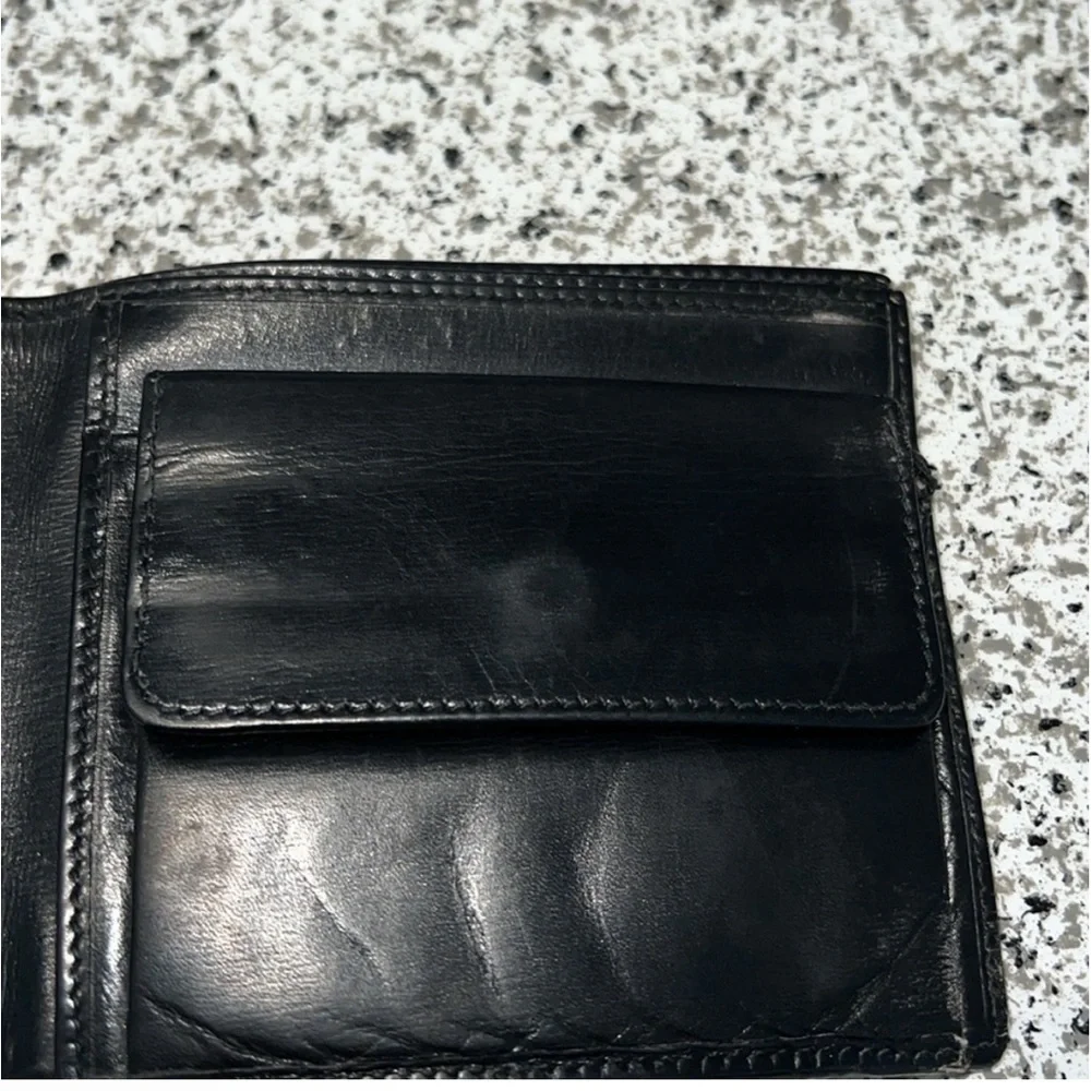 Gucci Wallet Purse Bifold Black  💯 % Authentic